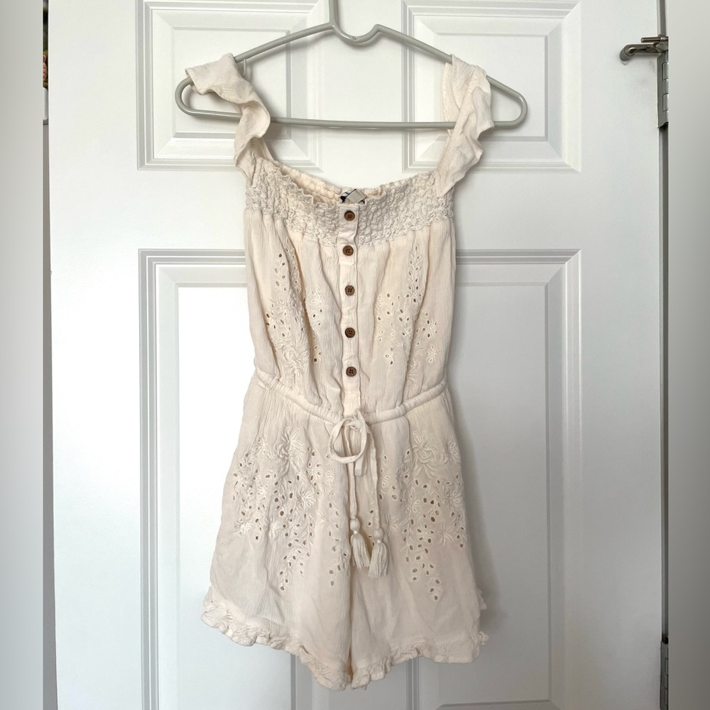 American Eagle XS short (XSS) off-the-shoulder cream romper